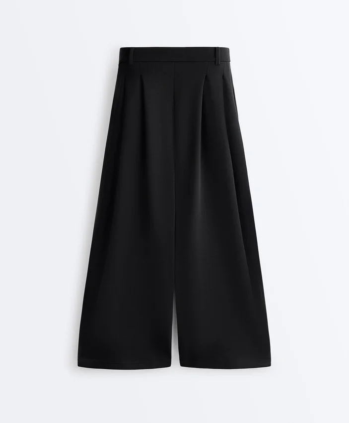 Pantaloni scurți Soft Touch cu croi larg, cu textură moale, din modal și cu pliuri Pantaloni scurți Soft Touch cu croi larg, cu textură moale, din modal și cu pliuri