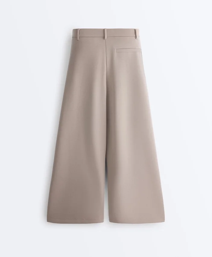 Pantaloni scurți Soft Touch cu croi larg, cu textură moale, din modal și cu pliuri Pantaloni scurți Soft Touch cu croi larg, cu textură moale, din modal și cu pliuri