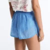 Pantaloni scurți tehnici cu dungi Pantaloni scurți tehnici cu dungi
