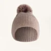Pălărie din tricot cu pompon, din amestec de lână Pălărie din tricot cu pompon, din amestec de lână