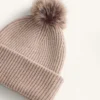 Pălărie din tricot cu pompon, din amestec de lână Pălărie din tricot cu pompon, din amestec de lână