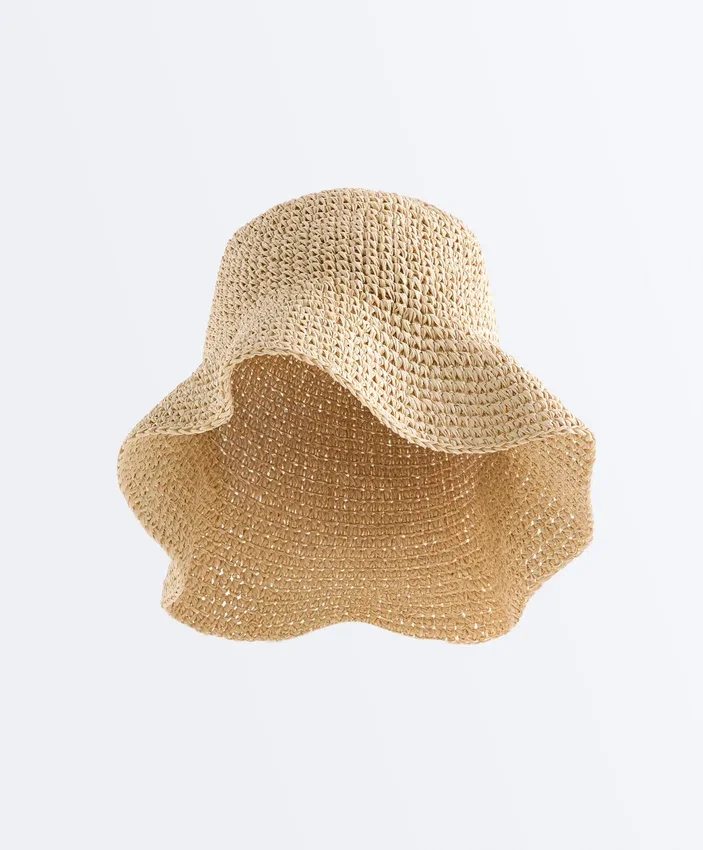 Pălărie tip bucket împletită cu efect de rafie Pălărie tip bucket împletită cu efect de rafie