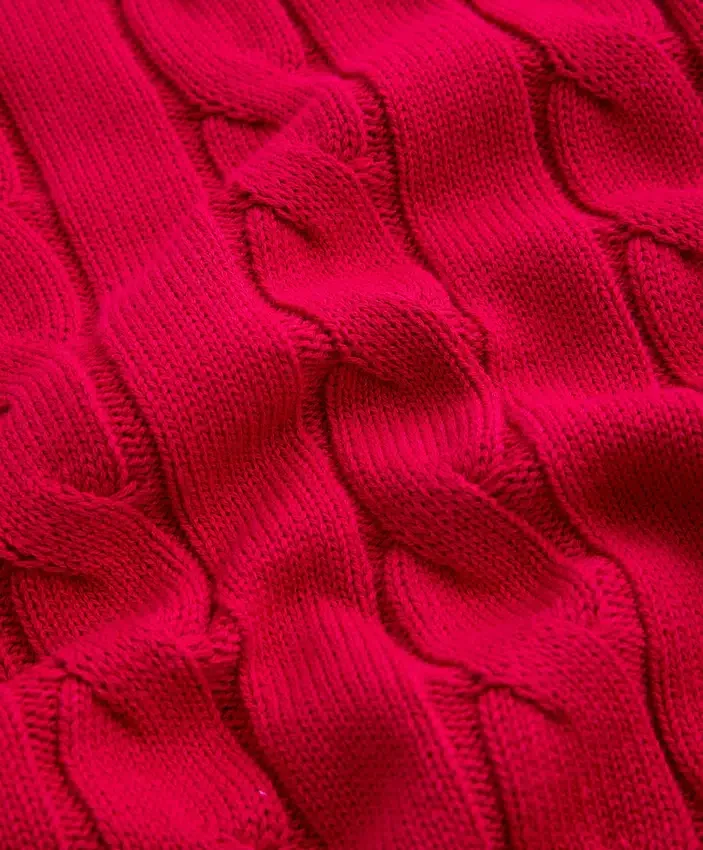Pulover cu guler în V, tricotat în stil „cable”, 100% bumbac Pulover cu guler în V, tricotat în stil „cable”, 100% bumbac