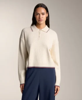 Pulover cu guler polo și tricotaj cu mini-cabluri Pulover cu guler polo și tricotaj cu mini-cabluri