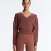 Pulover din tricot cu decupaj Pulover din tricot cu decupaj