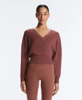 Pulover din tricot cu decupaj Pulover din tricot cu decupaj