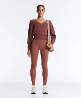 Pulover din tricot cu decupaj Pulover din tricot cu decupaj