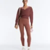 Pulover din tricot cu decupaj Pulover din tricot cu decupaj