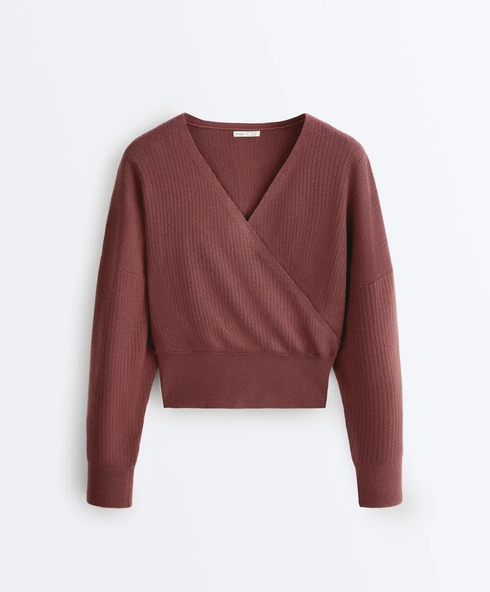 Pulover din tricot cu decupaj Pulover din tricot cu decupaj