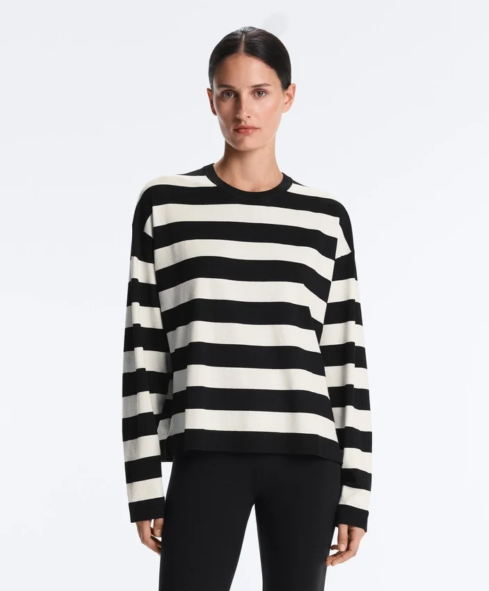 Pulover din tricot cu dungi Pulover din tricot cu dungi