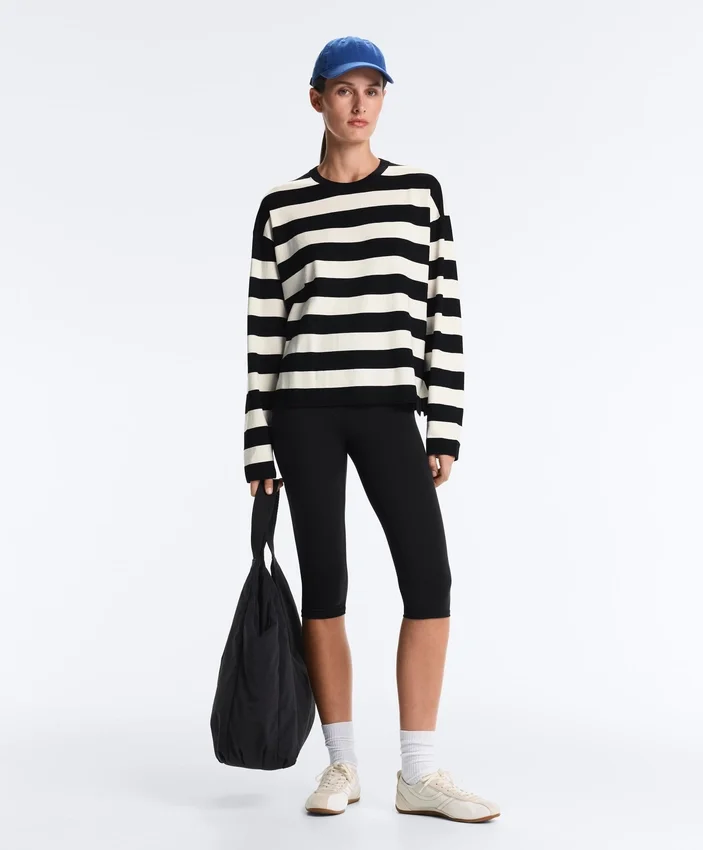 Pulover din tricot cu dungi Pulover din tricot cu dungi