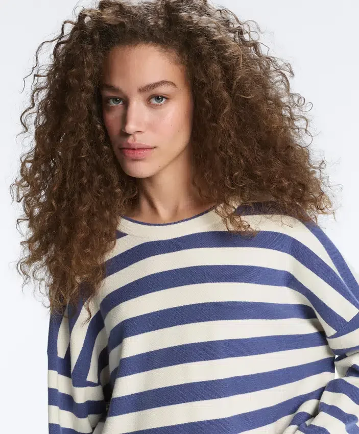 Pulover din tricot cu dungi Pulover din tricot cu dungi