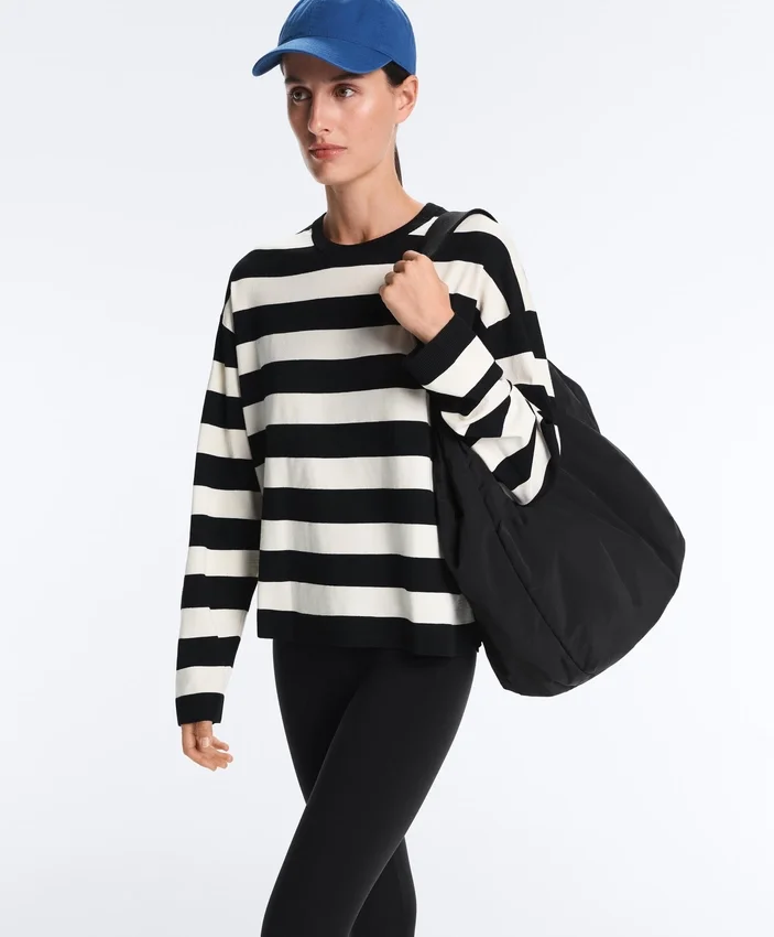 Pulover din tricot cu dungi Pulover din tricot cu dungi