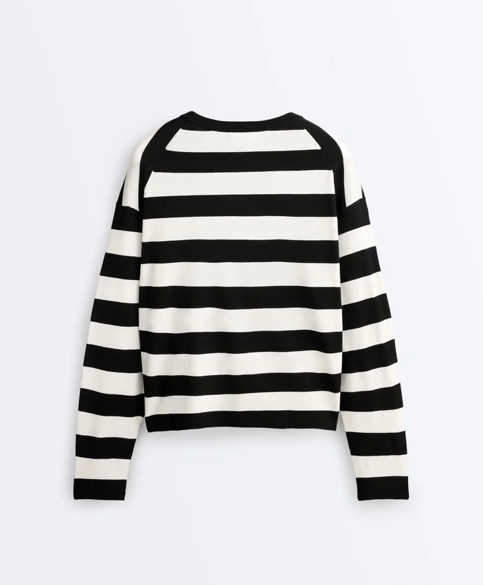 Pulover din tricot cu dungi Pulover din tricot cu dungi
