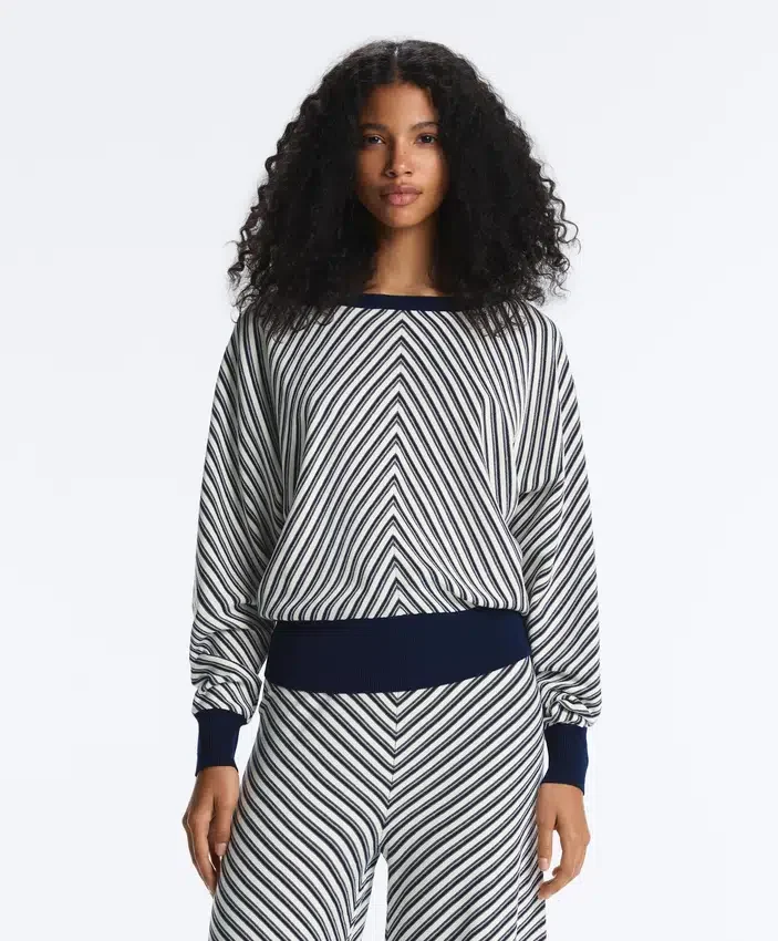 Pulover din tricot cu dungi diagonale Pulover din tricot cu dungi diagonale