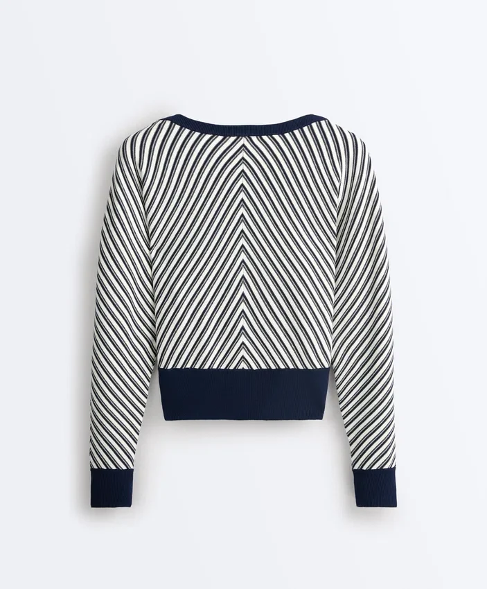 Pulover din tricot cu dungi diagonale Pulover din tricot cu dungi diagonale