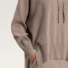 Pulover lung din tricot cu glugă Pulover lung din tricot cu glugă