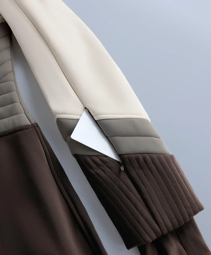 Geci de schi Primaloft® super-ajustate, rezistente la apă, cu blocuri de culoare Geci de schi Primaloft® super-ajustate, rezistente la apă, cu blocuri de culoare