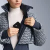 Salopeta Minardi Piume Ski rezistentă la apă, căptușită cu 80% puf și 20% pene Salopeta Minardi Piume Ski rezistentă la apă, căptușită cu 80% puf și 20% pene