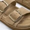 Sandale cu platformă din piele divizată cu cataramă Sandale cu platformă din piele divizată cu cataramă