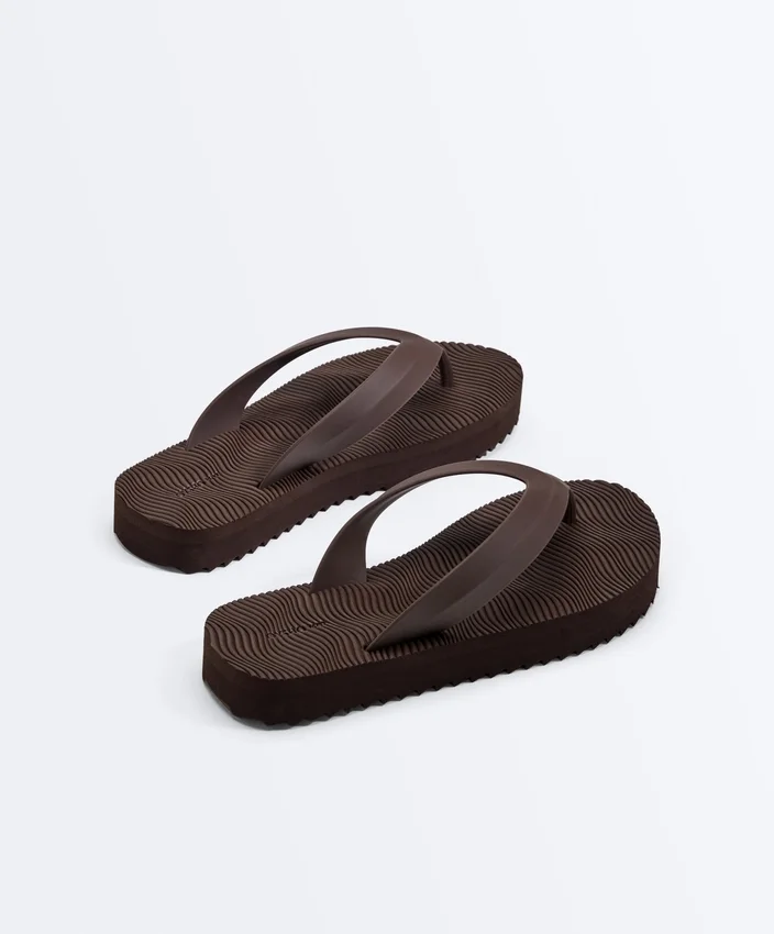 Sandale de plajă cu platformă texturată Sandale de plajă cu platformă texturată
