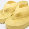 Sandale de plajă cu platformă texturată Sandale de plajă cu platformă texturată