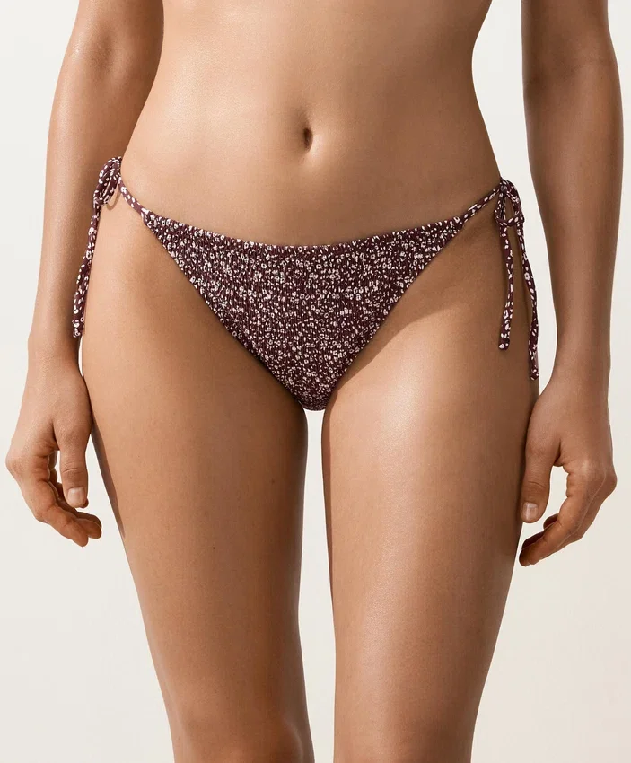 Slip de bikini cu acoperire medie, cu șnururi și țesătură smock Slip de bikini cu acoperire medie, cu șnururi și țesătură smock