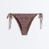 Slip de bikini cu acoperire medie, cu șnururi și țesătură smock Slip de bikini cu acoperire medie, cu șnururi și țesătură smock