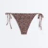 Slip de bikini cu acoperire medie, cu șnururi și țesătură smock Slip de bikini cu acoperire medie, cu șnururi și țesătură smock