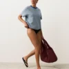 Slip de bikini cu talie înaltă și acoperire medie, cu decupaj în U Slip de bikini cu talie înaltă și acoperire medie, cu decupaj în U