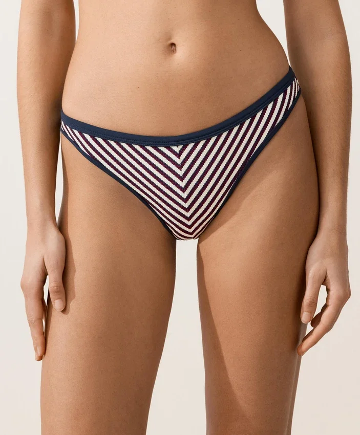 Slip de bikinis clasic cu dungi texturate Slip de bikinis clasic cu dungi texturate