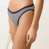 Slip de bikinis clasic cu dungi texturate Slip de bikinis clasic cu dungi texturate