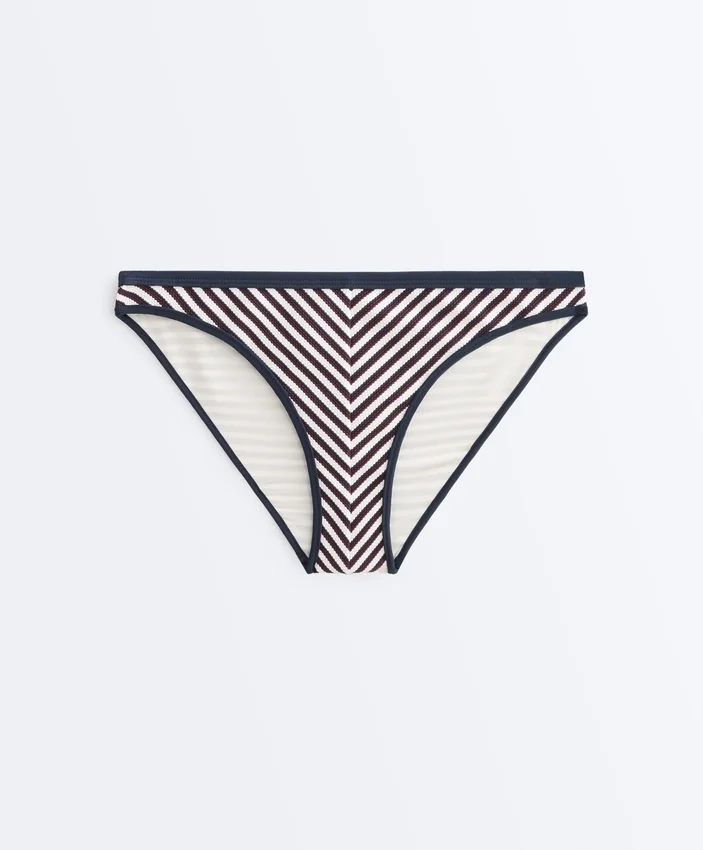 Slip de bikinis clasic cu dungi texturate Slip de bikinis clasic cu dungi texturate