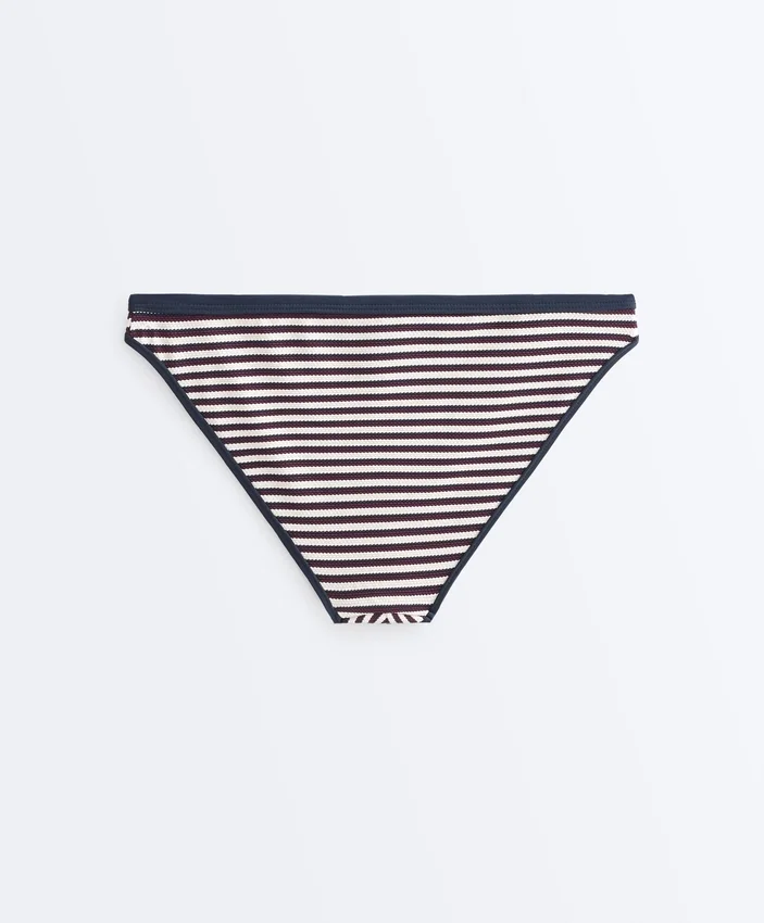 Slip de bikinis clasic cu dungi texturate Slip de bikinis clasic cu dungi texturate