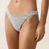 Slip de chiloți de bikini cu decupaj în U, acoperire medie, din țesătură jacquard cu buline Slip de chiloți de bikini cu decupaj în U, acoperire medie, din țesătură jacquard cu buline