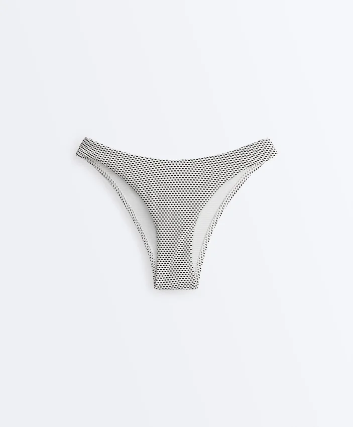 Slip de chiloți de bikini cu decupaj în U, acoperire medie, din țesătură jacquard cu buline Slip de chiloți de bikini cu decupaj în U, acoperire medie, din țesătură jacquard cu buline
