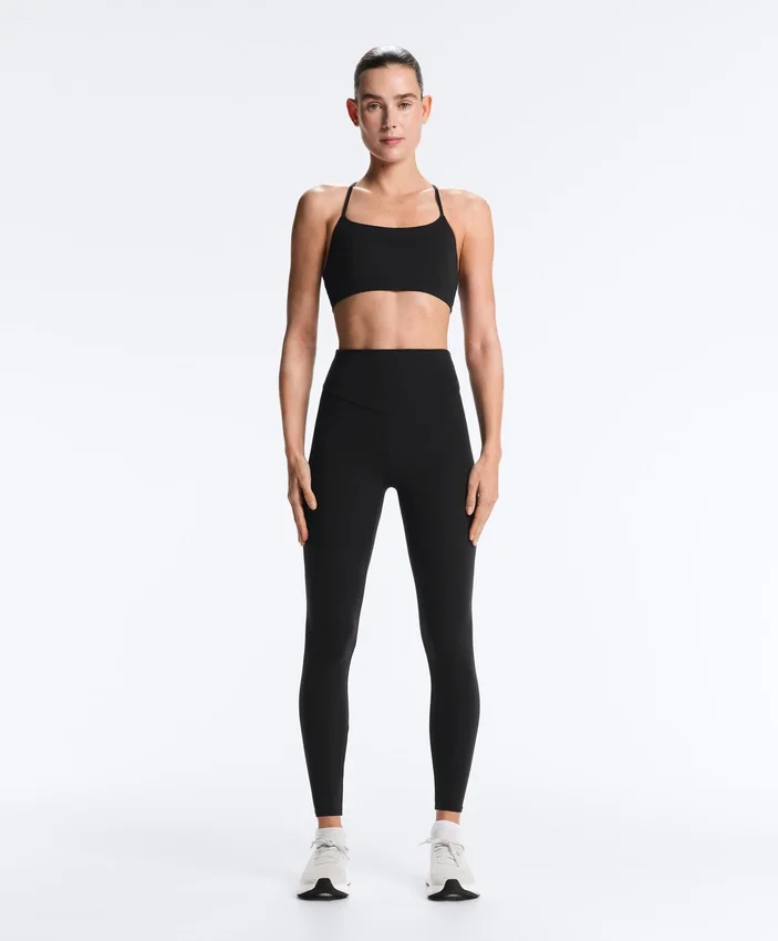 Sutiene sport Comfortlux cu susținere ușoară și bretele încrucișate Sutiene sport Comfortlux cu susținere ușoară și bretele încrucișate
