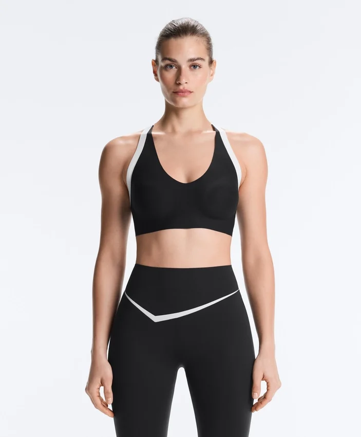 Sutiene sport Perfect-Adapt cu susținere medie și contrast Sutiene sport Perfect-Adapt cu susținere medie și contrast