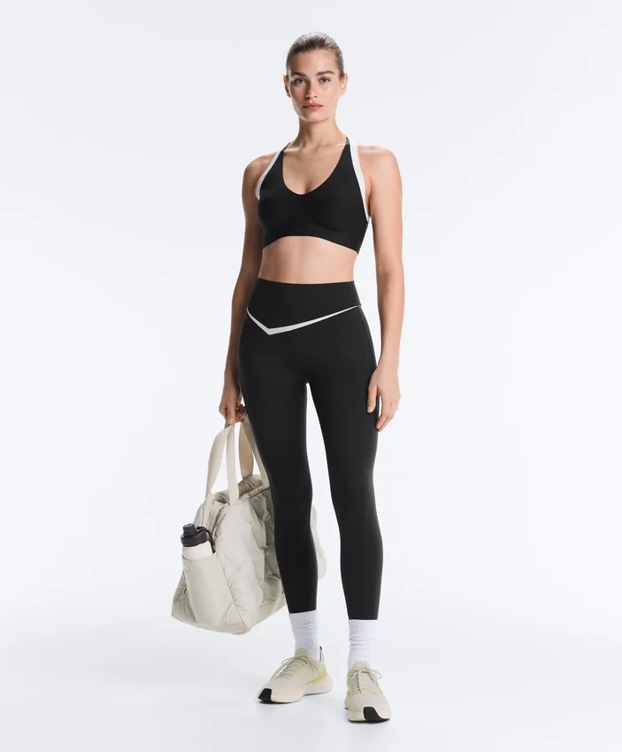 Sutiene sport Perfect-Adapt cu susținere medie și contrast Sutiene sport Perfect-Adapt cu susținere medie și contrast