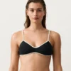 Top de bikini cu bordură contrastantă Top de bikini cu bordură contrastantă