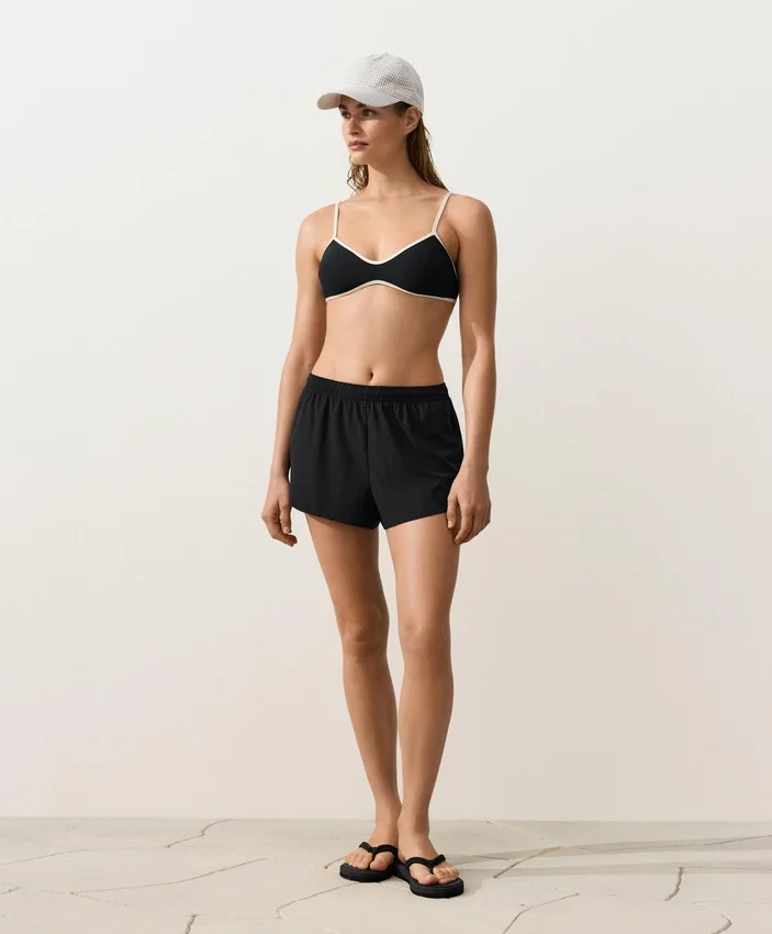 Top de bikini cu bordură contrastantă Top de bikini cu bordură contrastantă