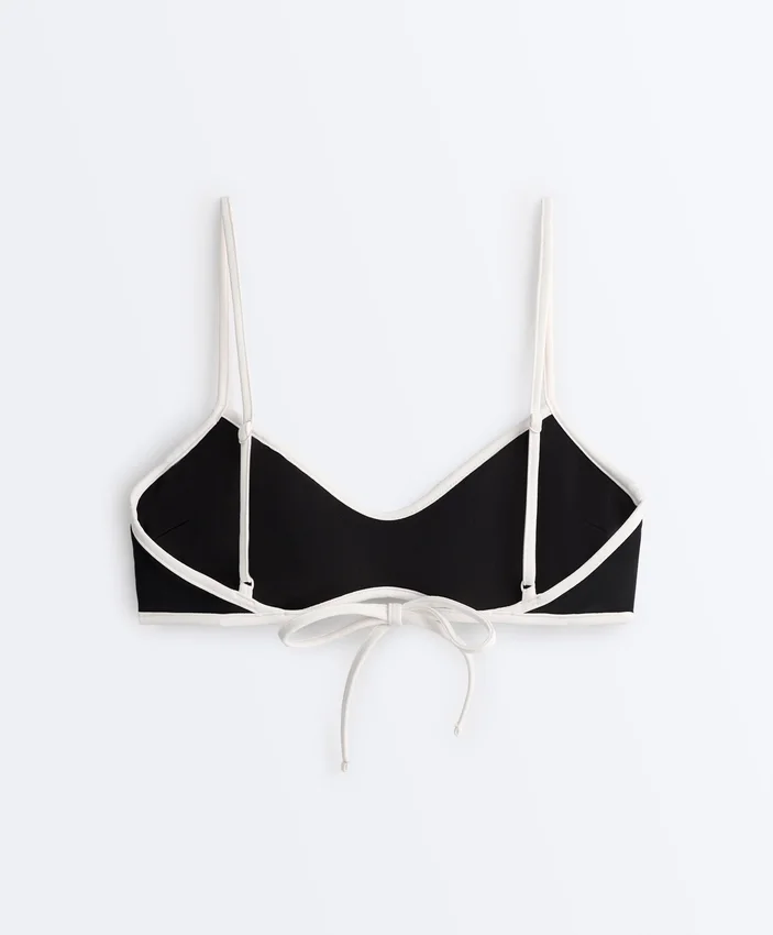 Top de bikini cu bordură contrastantă Top de bikini cu bordură contrastantă