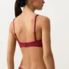 Top de bikini cu guler halter din jacquard geometric Top de bikini cu guler halter din jacquard geometric