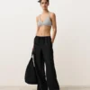 Top de bikini cu guler halter și imprimeu jacquard cu buline Top de bikini cu guler halter și imprimeu jacquard cu buline
