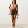 Top de bikini triunghiular cu bordură contrastantă