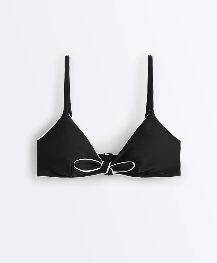 Top de bikini triunghiular cu bordură și legături Top de bikini triunghiular cu bordură și legături
