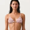 Top de bikini triunghiular cu dungi croșetate Top de bikini triunghiular cu dungi croșetate