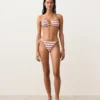 Top de bikini triunghiular cu dungi croșetate Top de bikini triunghiular cu dungi croșetate
