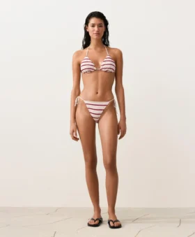 Top de bikini triunghiular cu dungi croșetate Top de bikini triunghiular cu dungi croșetate