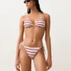 Top de bikini triunghiular cu dungi croșetate Top de bikini triunghiular cu dungi croșetate